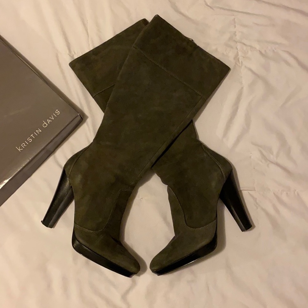 Kristin Davis bethy tall grey suede platform high heel boots size 8.5
